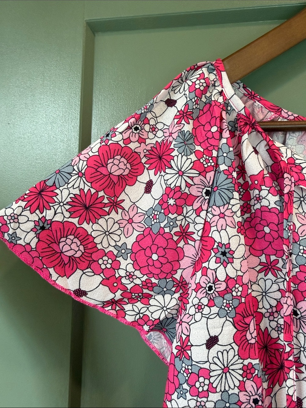 Women’s Pink Floral Flutter Sleeve Top - Picture 4 of 8